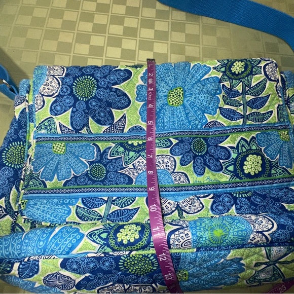 Vera Bradley Retired 2012 Doodle Daisy Messenger Crossbody - Picture 8 of 10